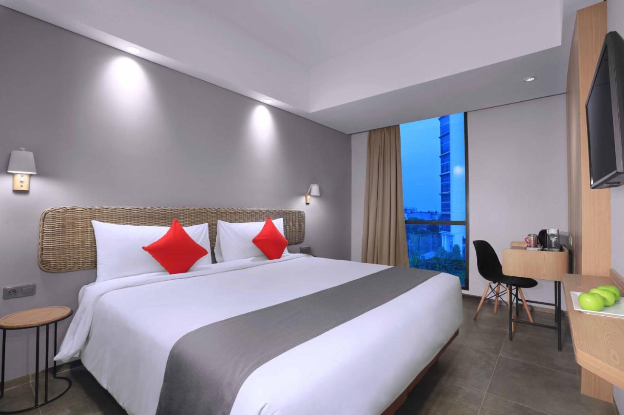 Neo Hotel Puri Indah Джакарта Экстерьер фото